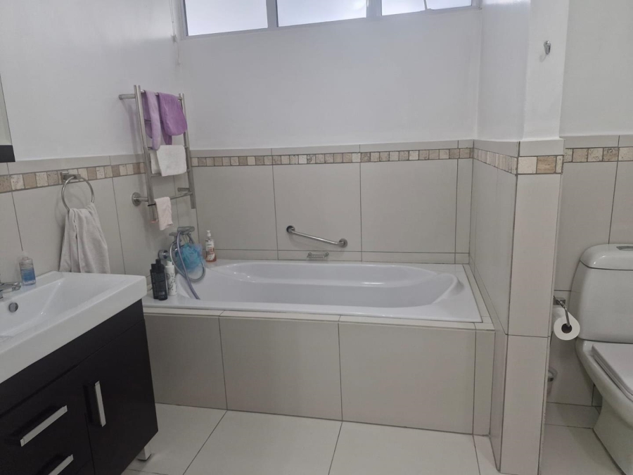 2 Bedroom Property for Sale in Benmore Gardens Gauteng