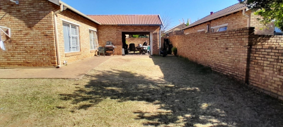 3 Bedroom Property for Sale in Heuwelsig Estate Gauteng