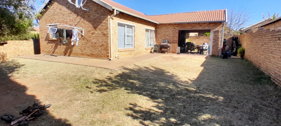 3 Bedroom Property for Sale in Heuwelsig Estate Gauteng