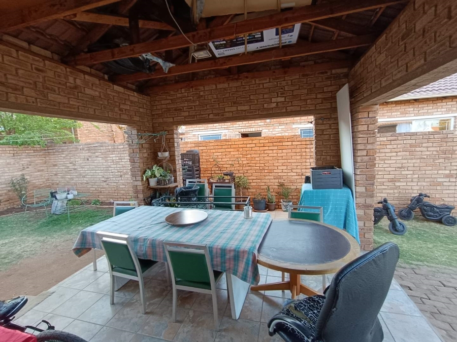 3 Bedroom Property for Sale in Heuwelsig Estate Gauteng