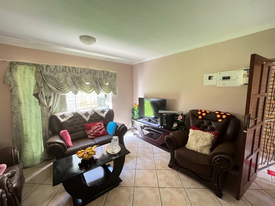 2 Bedroom Property for Sale in Greenhills Gauteng