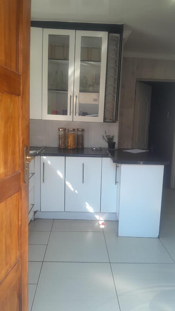 5 Bedroom Property for Sale in Molapo Gauteng