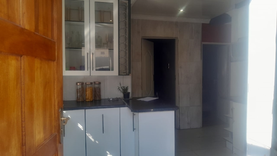 5 Bedroom Property for Sale in Molapo Gauteng