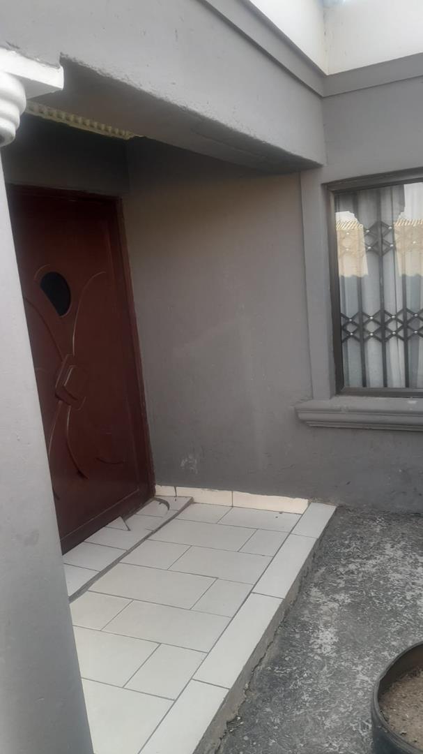 5 Bedroom Property for Sale in Molapo Gauteng