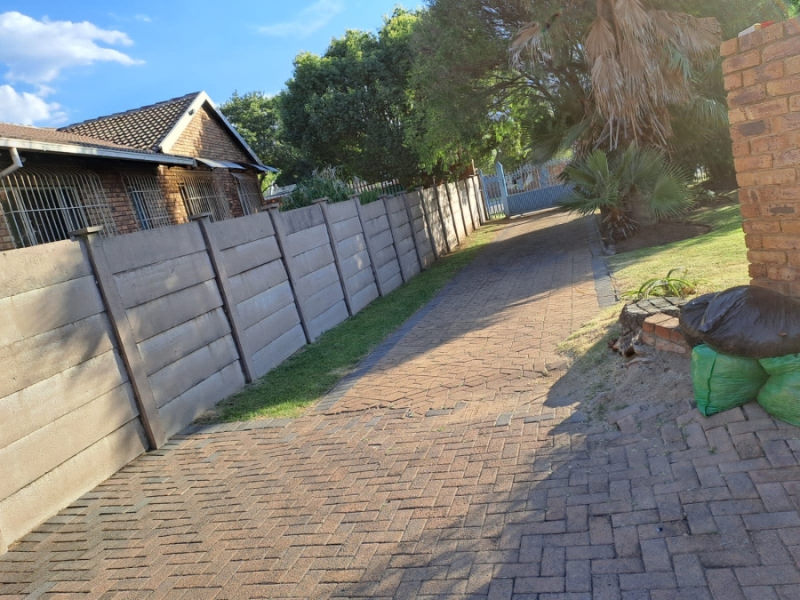 4 Bedroom Property for Sale in The Reeds Gauteng