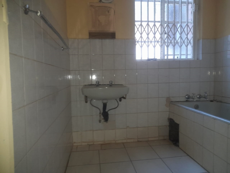 To Let 2 Bedroom Property for Rent in Yeoville Gauteng