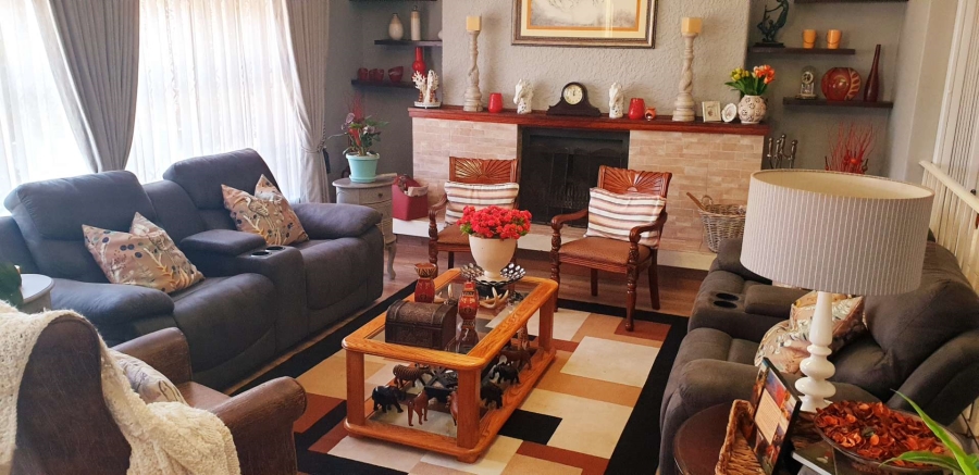 3 Bedroom Property for Sale in Linmeyer Gauteng