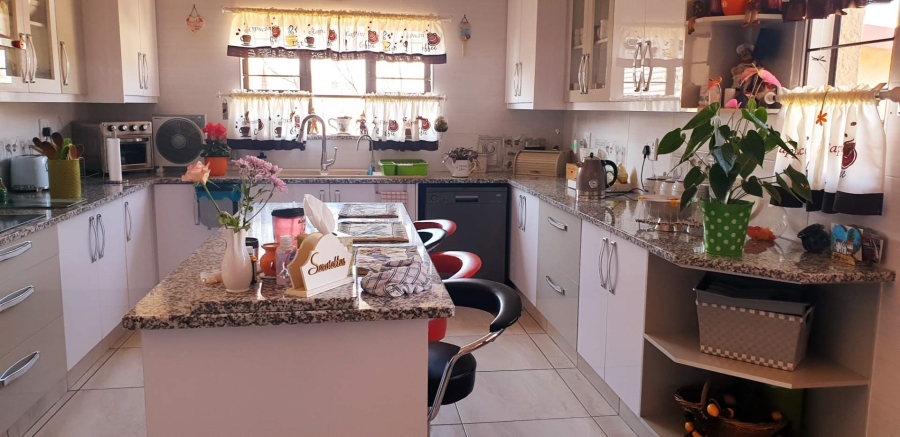 3 Bedroom Property for Sale in Linmeyer Gauteng