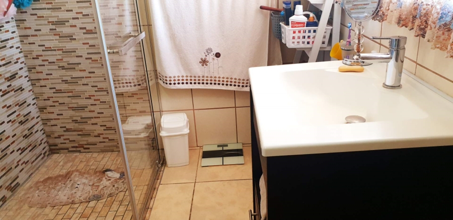 3 Bedroom Property for Sale in Linmeyer Gauteng