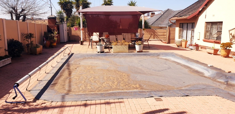 3 Bedroom Property for Sale in Linmeyer Gauteng