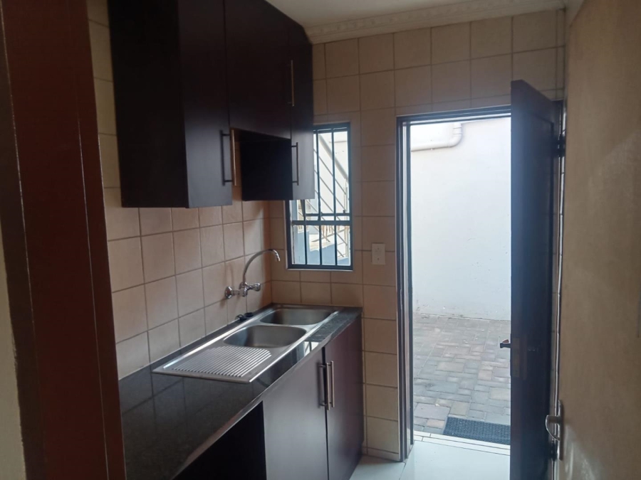 5 Bedroom Property for Sale in Brackendowns Gauteng