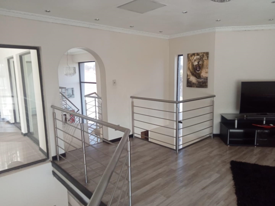 5 Bedroom Property for Sale in Brackendowns Gauteng