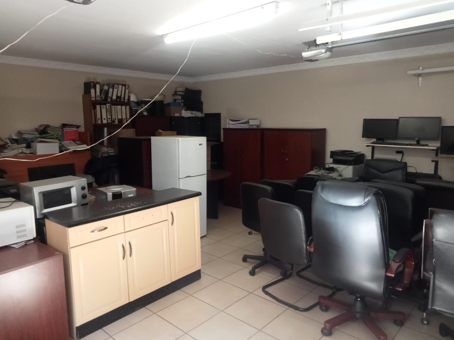 5 Bedroom Property for Sale in Brackendowns Gauteng