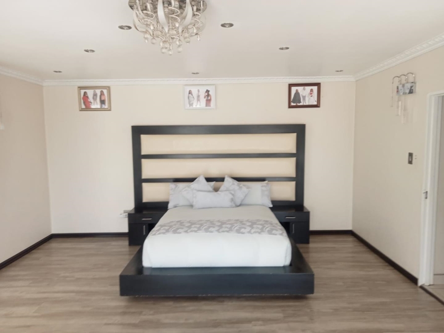 5 Bedroom Property for Sale in Brackendowns Gauteng