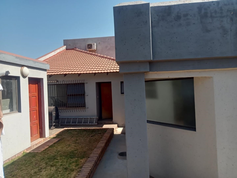 5 Bedroom Property for Sale in Brackendowns Gauteng