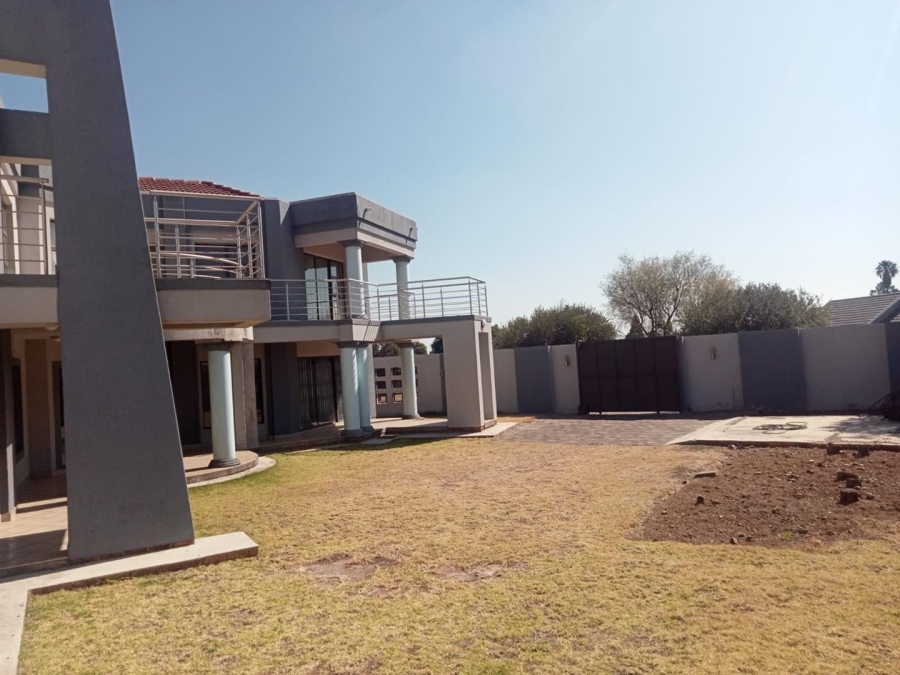 5 Bedroom Property for Sale in Brackendowns Gauteng