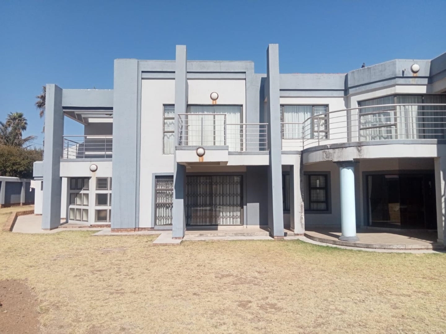 5 Bedroom Property for Sale in Brackendowns Gauteng