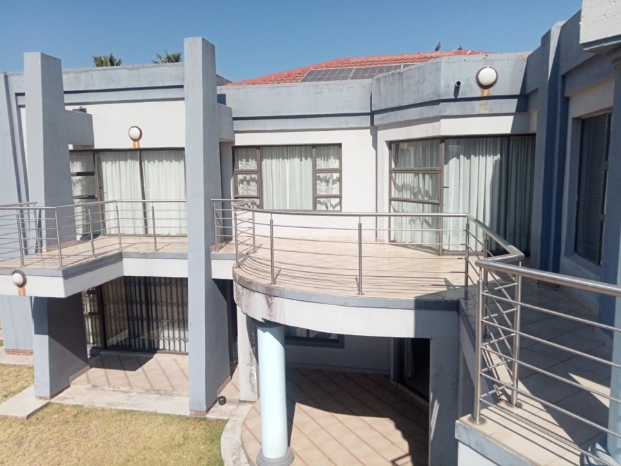 5 Bedroom Property for Sale in Brackendowns Gauteng