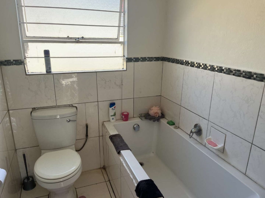 2 Bedroom Property for Sale in Weltevreden Park Gauteng