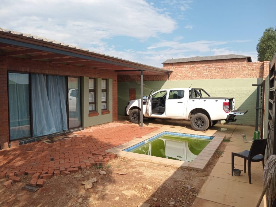 2 Bedroom Property for Sale in Nellmapius Gauteng