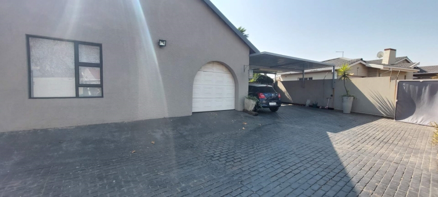 3 Bedroom Property for Sale in Verwoerdpark Gauteng