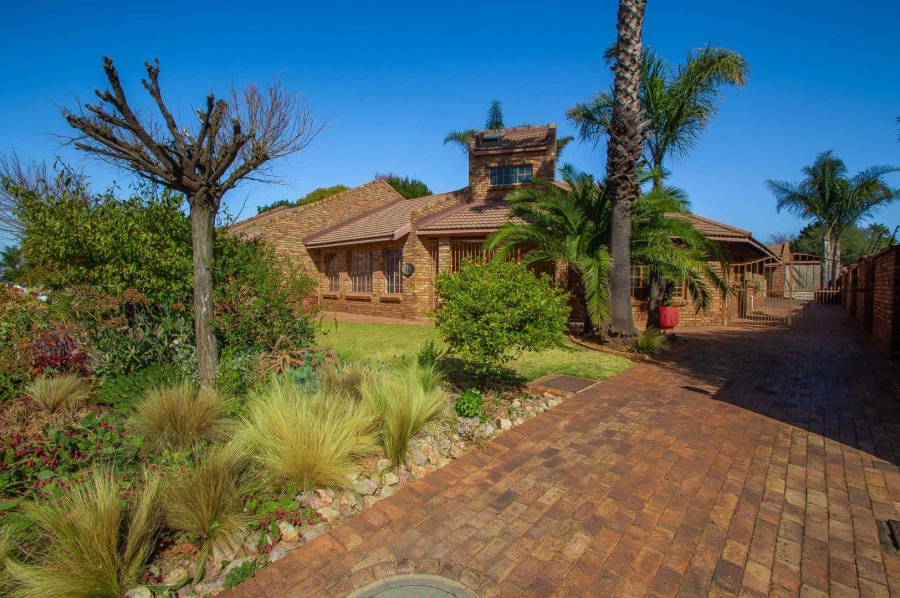 6 Bedroom Property for Sale in Noordheuwel Gauteng