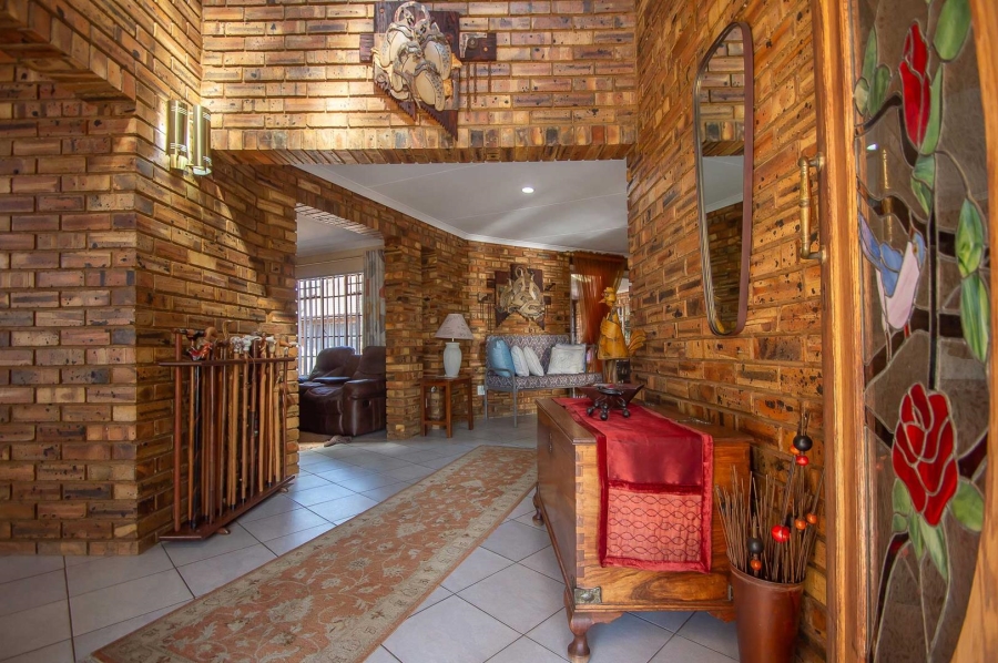 6 Bedroom Property for Sale in Noordheuwel Gauteng