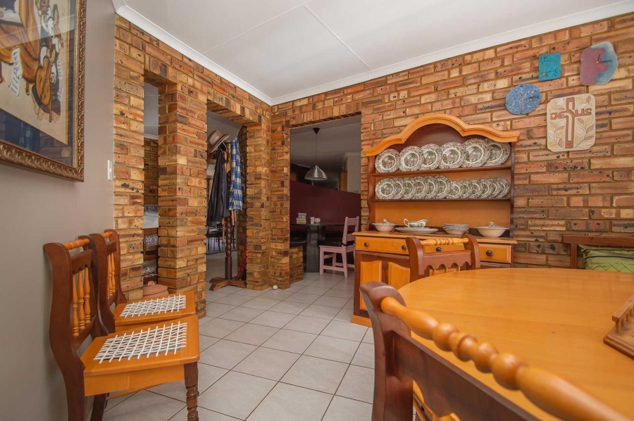 6 Bedroom Property for Sale in Noordheuwel Gauteng