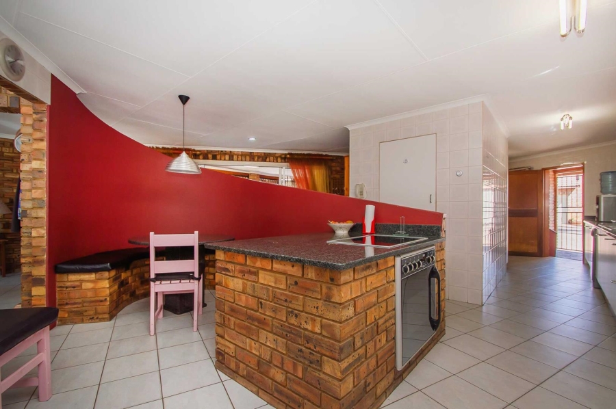 6 Bedroom Property for Sale in Noordheuwel Gauteng