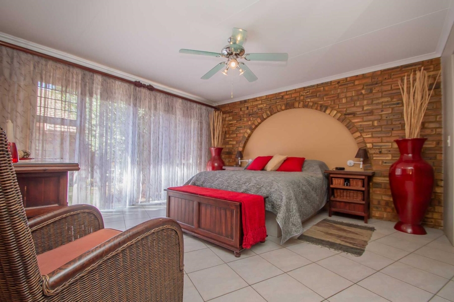 6 Bedroom Property for Sale in Noordheuwel Gauteng