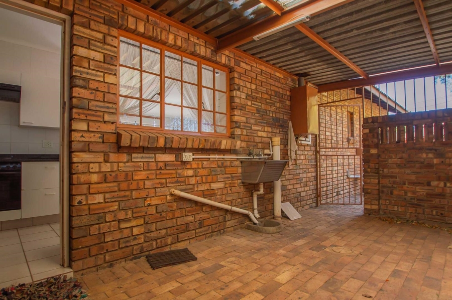 6 Bedroom Property for Sale in Noordheuwel Gauteng