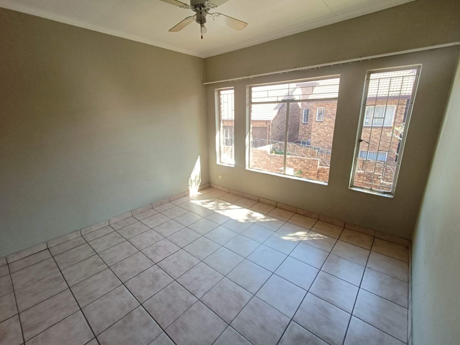 2 Bedroom Property for Sale in Zwartkop Gauteng