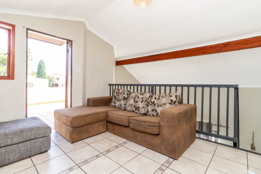 To Let 2 Bedroom Property for Rent in Bromhof Gauteng