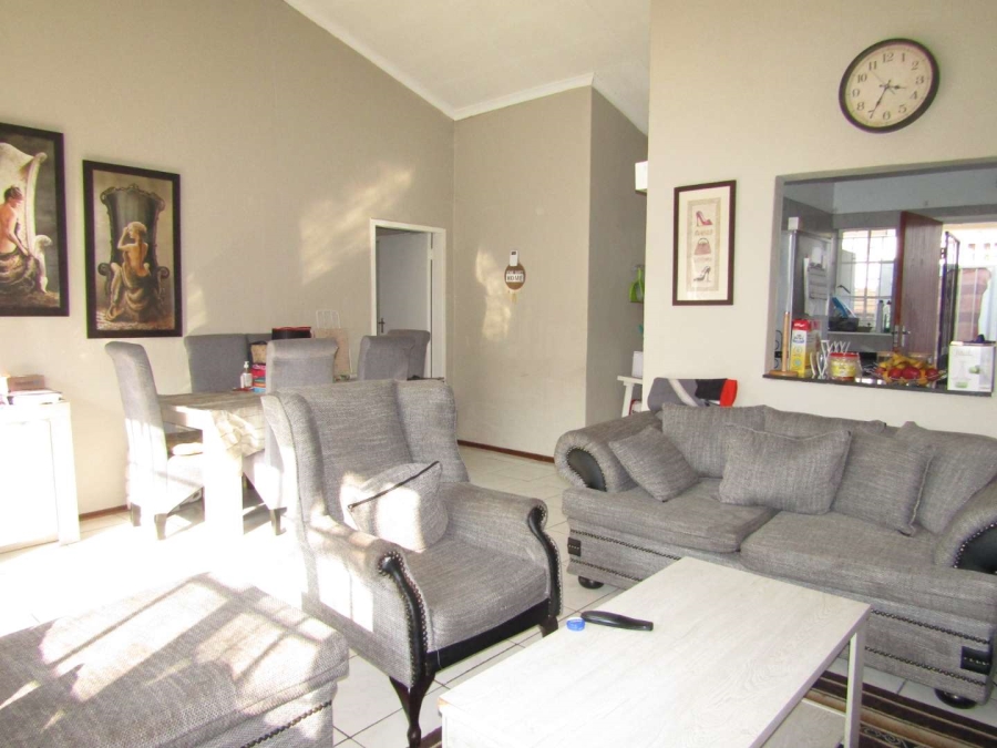 3 Bedroom Property for Sale in Corlett Gardens Gauteng