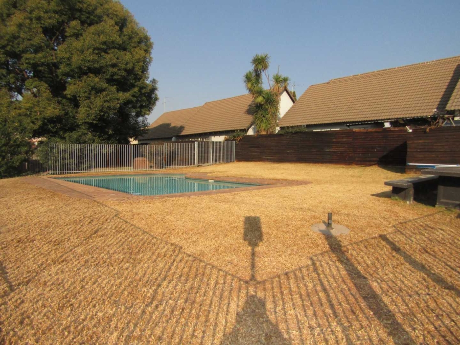 3 Bedroom Property for Sale in Corlett Gardens Gauteng