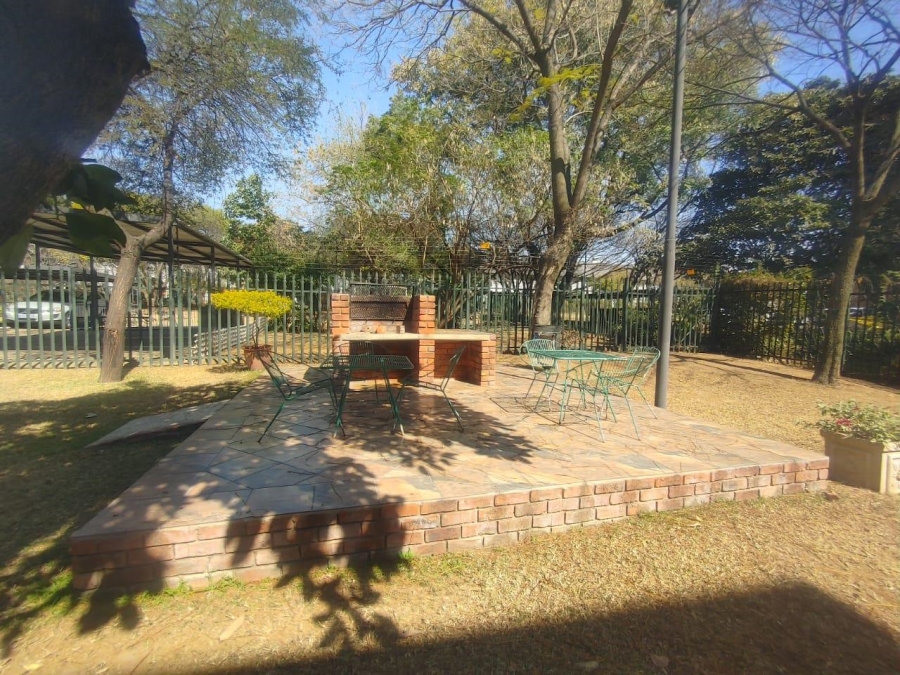 To Let 1 Bedroom Property for Rent in Queenswood Gauteng