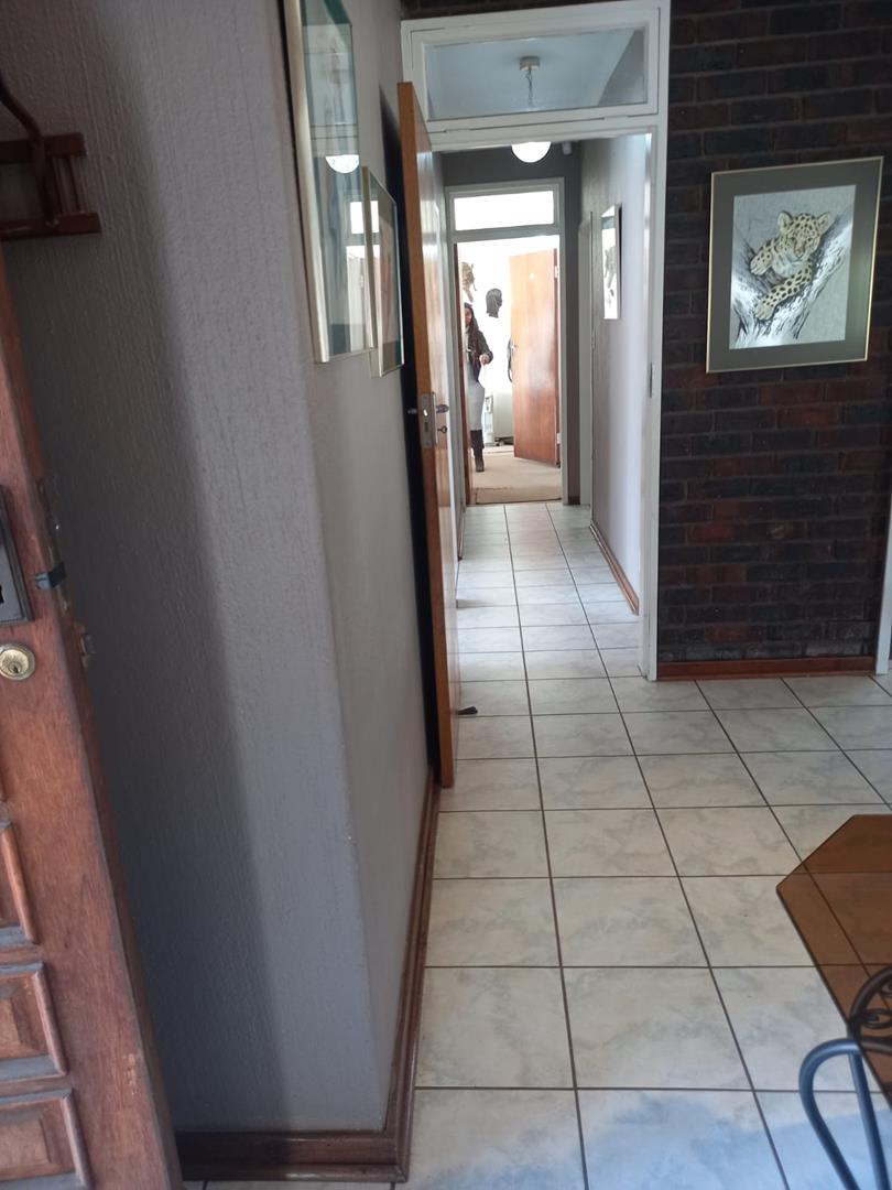 3 Bedroom Property for Sale in Oakdene Gauteng