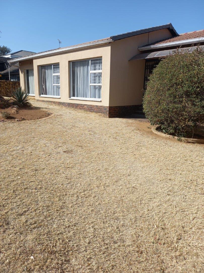 3 Bedroom Property for Sale in Oakdene Gauteng