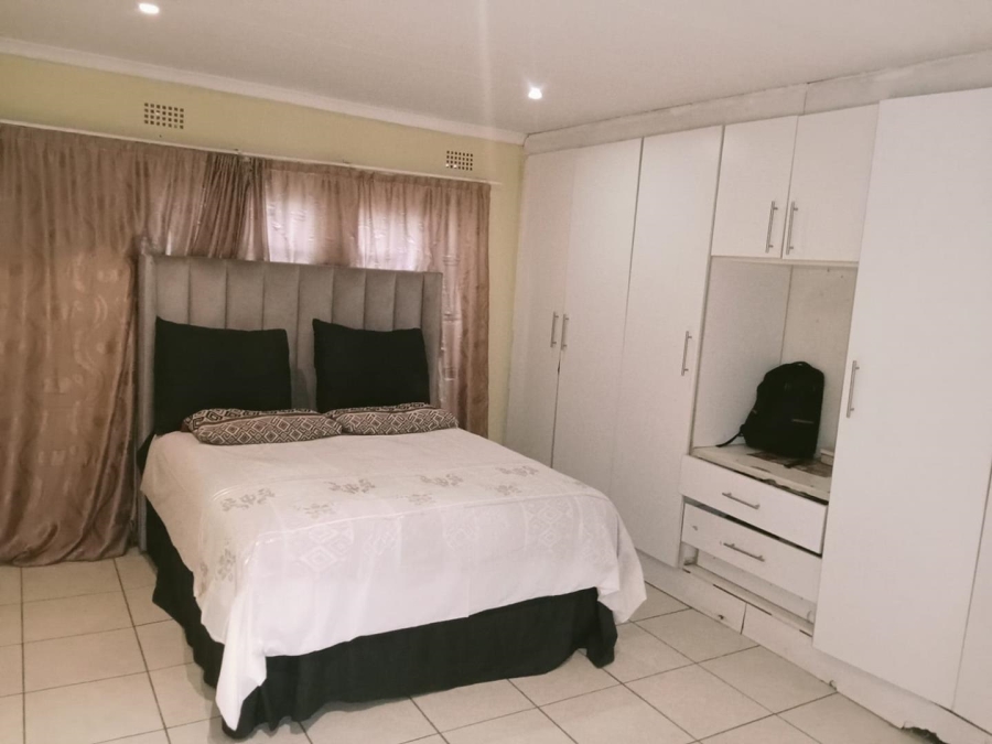 5 Bedroom Property for Sale in Klipspruit Gauteng