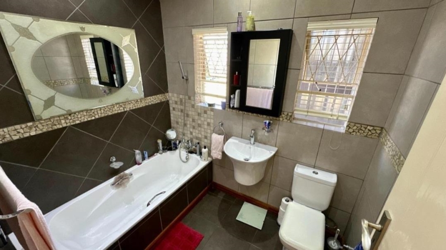 3 Bedroom Property for Sale in Tulisa Park Gauteng