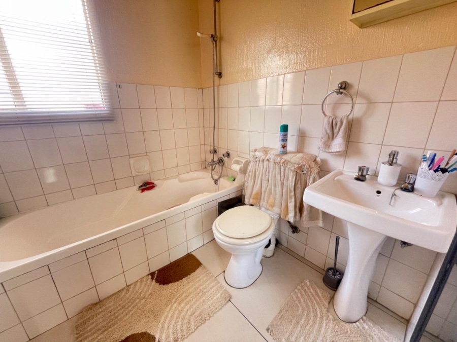 2 Bedroom Property for Sale in Terenure Gauteng