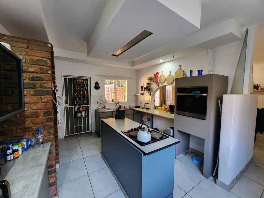 To Let 3 Bedroom Property for Rent in Eldoraigne Gauteng