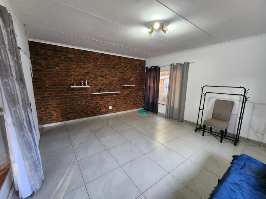 To Let 3 Bedroom Property for Rent in Eldoraigne Gauteng