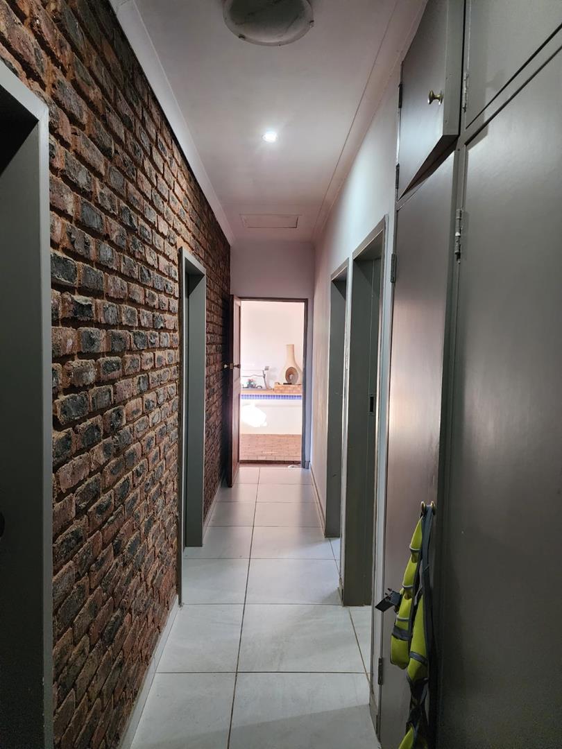 To Let 3 Bedroom Property for Rent in Eldoraigne Gauteng