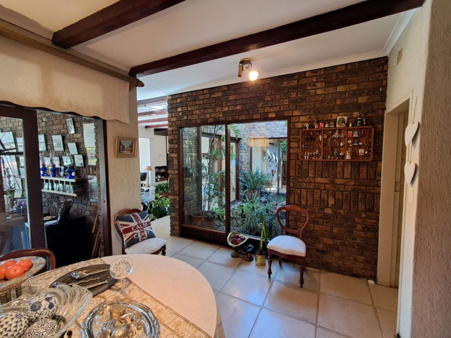 4 Bedroom Property for Sale in Glenvista Gauteng