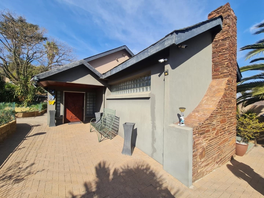 4 Bedroom Property for Sale in Linmeyer Gauteng