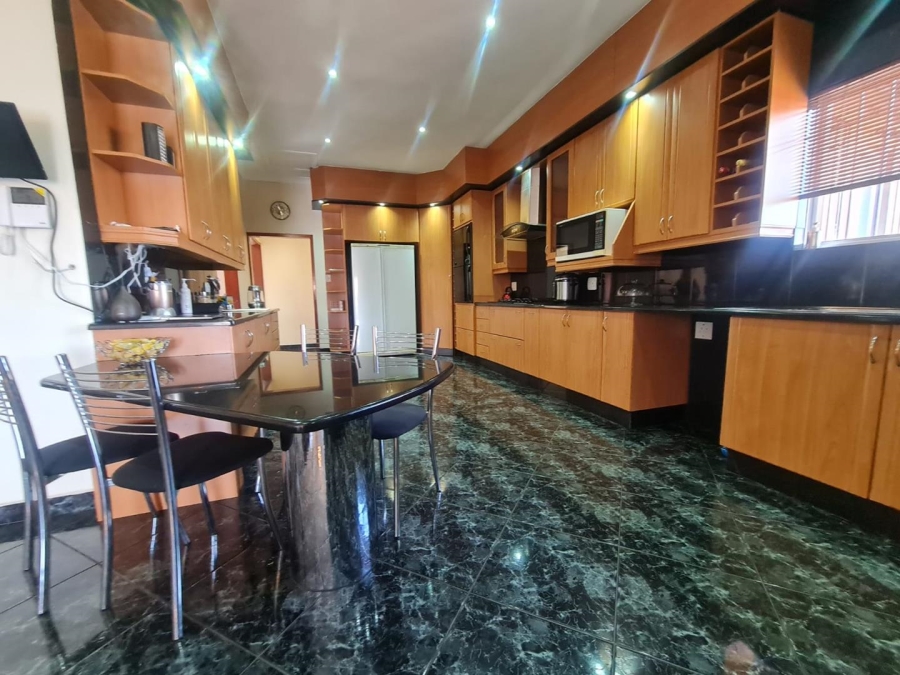 4 Bedroom Property for Sale in Linmeyer Gauteng