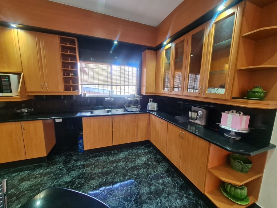 4 Bedroom Property for Sale in Linmeyer Gauteng