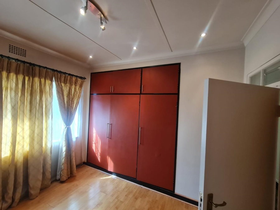 4 Bedroom Property for Sale in Linmeyer Gauteng