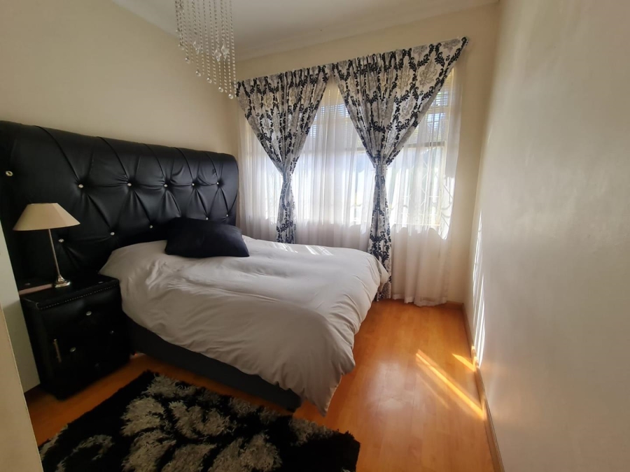 4 Bedroom Property for Sale in Linmeyer Gauteng